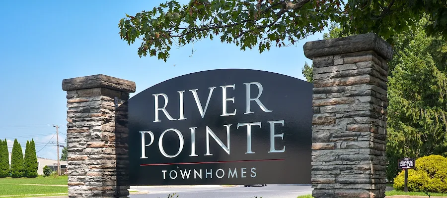 River Pointe Apartments & Townhomes