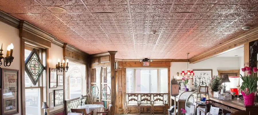 Robin's Nest Restaurant