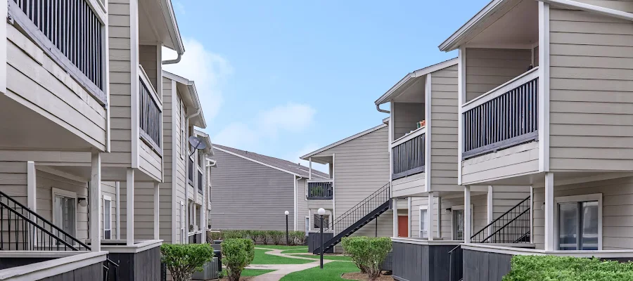 Royal Wildewood Manor Apartments