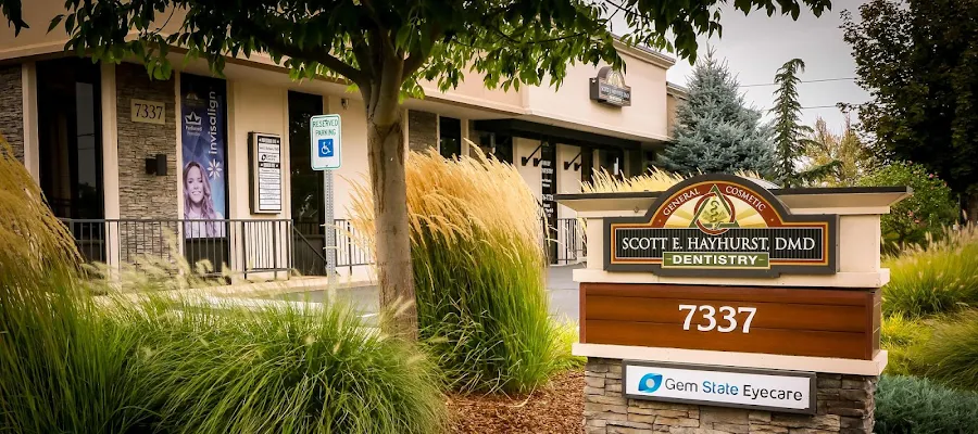Scott E. Hayhurst Family and Cosmetic Dentistry