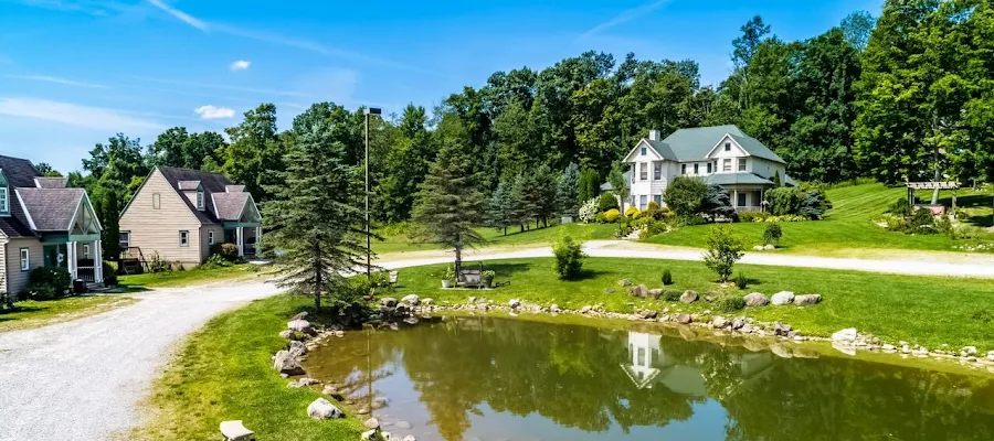 Spruce Hill Inn & Cottages