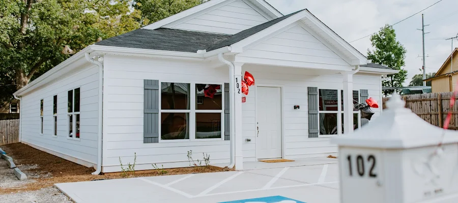 The Golden Rooster Insurance Agency | El Gallo De Oro