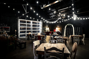The Hangout at Lake Hawkins Restaurant & Pub
