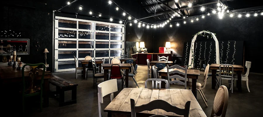 The Hangout at Lake Hawkins Restaurant & Pub