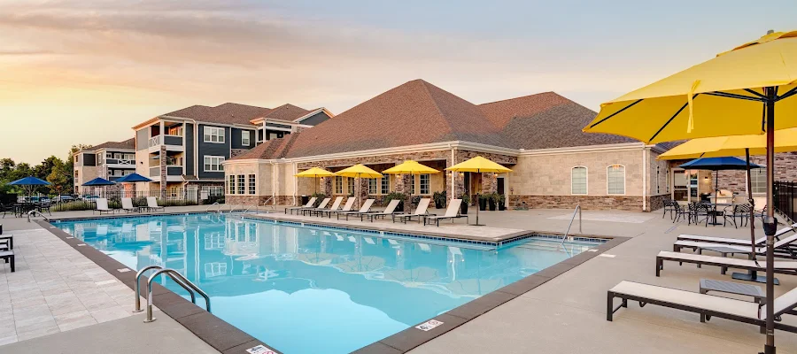 The Pointe at Five Oaks