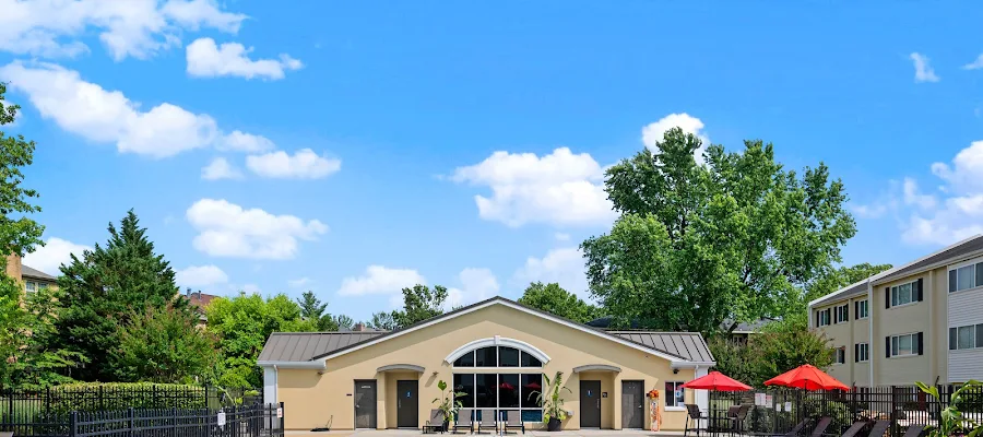 Tysons Glen Apartments & Townhomes