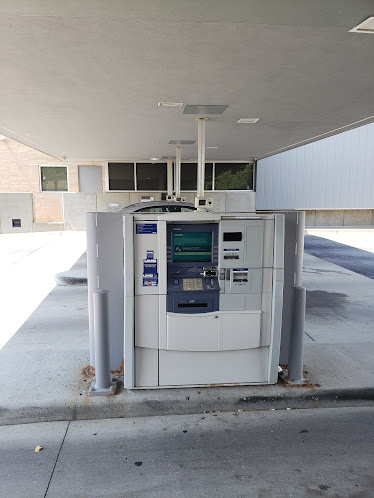 UMB Bank (with drive-thru services)