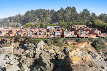 White Rock Resort - Ocean Front View Cabins - Smith River, CA