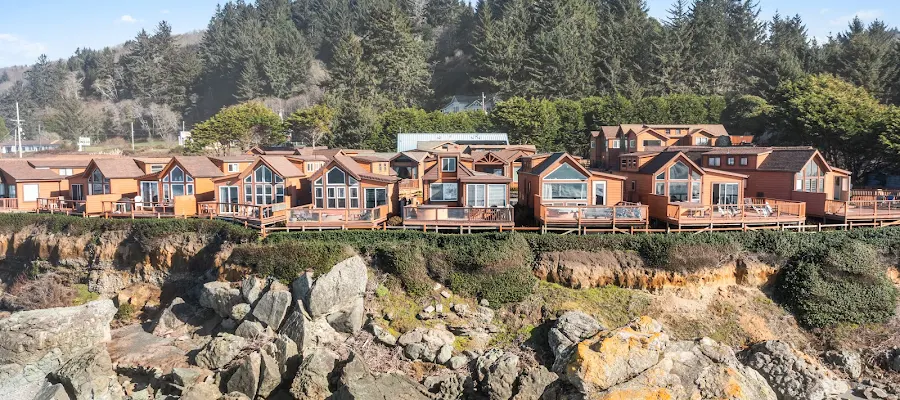 White Rock Resort - Ocean Front View Cabins - Smith River, CA