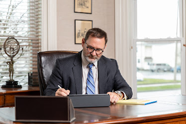 Wisehart Wright Trial Lawyers: Troy Wisehart